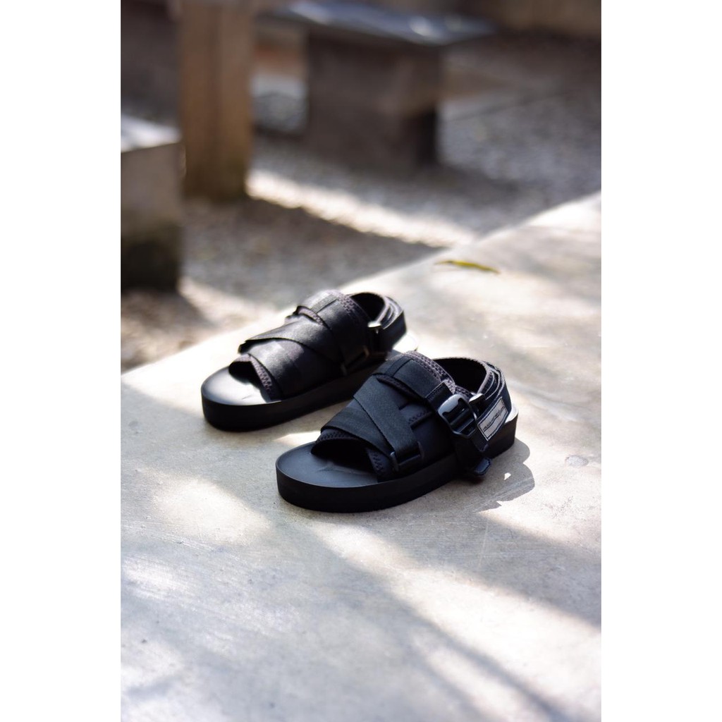 SANDAL KASUAL PRIA WANITA VOLKERFOOTWEAR ARTIKEL MOCK UP FULLBLACK SOLECUTE