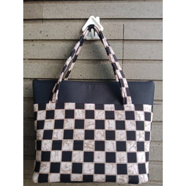 

Tas Batik Motif Kotak