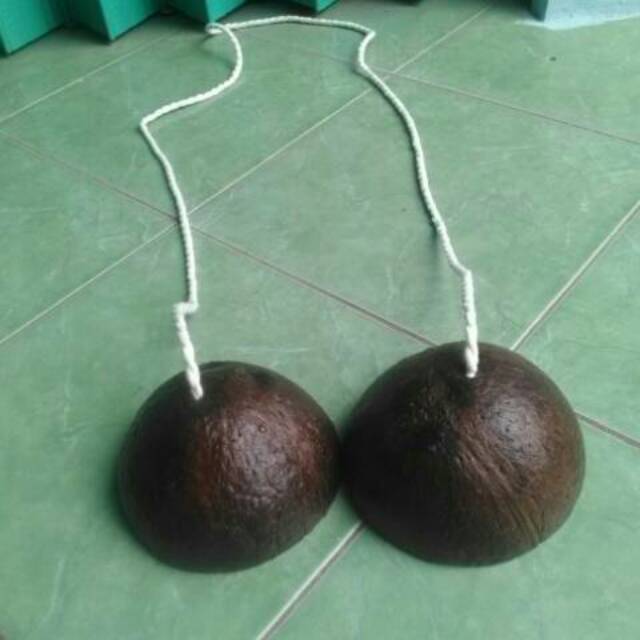 Egrang batok kelapa