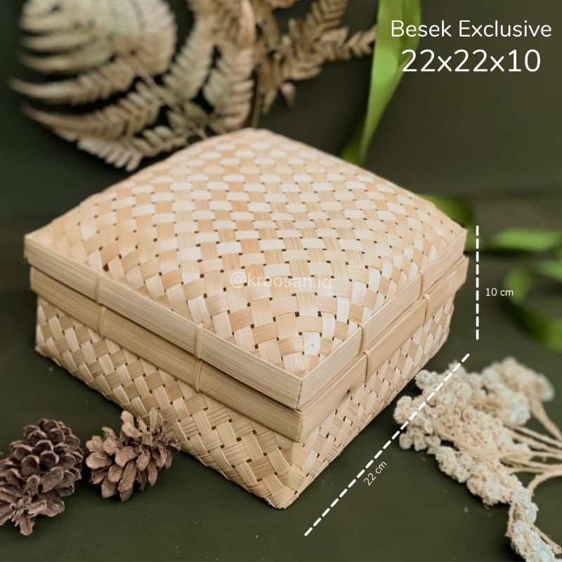 

BESEK BAMBU EXCLUSIVE 22x22 - Sokase - Hampers / Seserahan Box - RAOS Magelang - KRAOSAN
