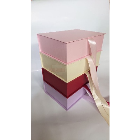 

Box hamper 23 x 17 x 7 Kotak kado Box kue giftbox box lucu