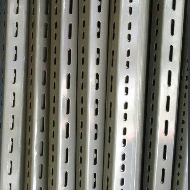 Besi siku lobang 1,8mmx3.6x3.6 panjang 3 m Batangan