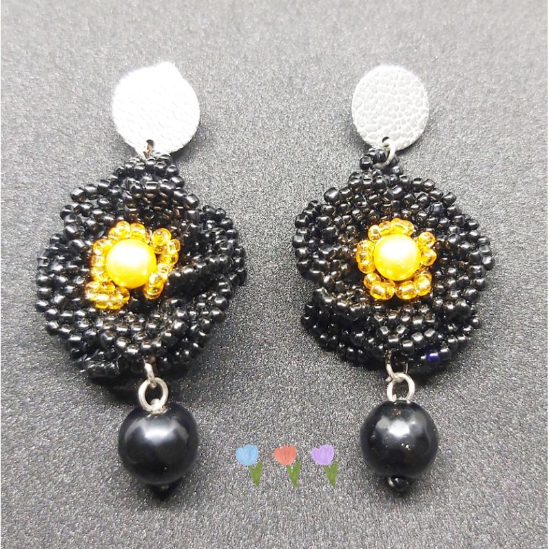 Anting wanita tusuk gantung
