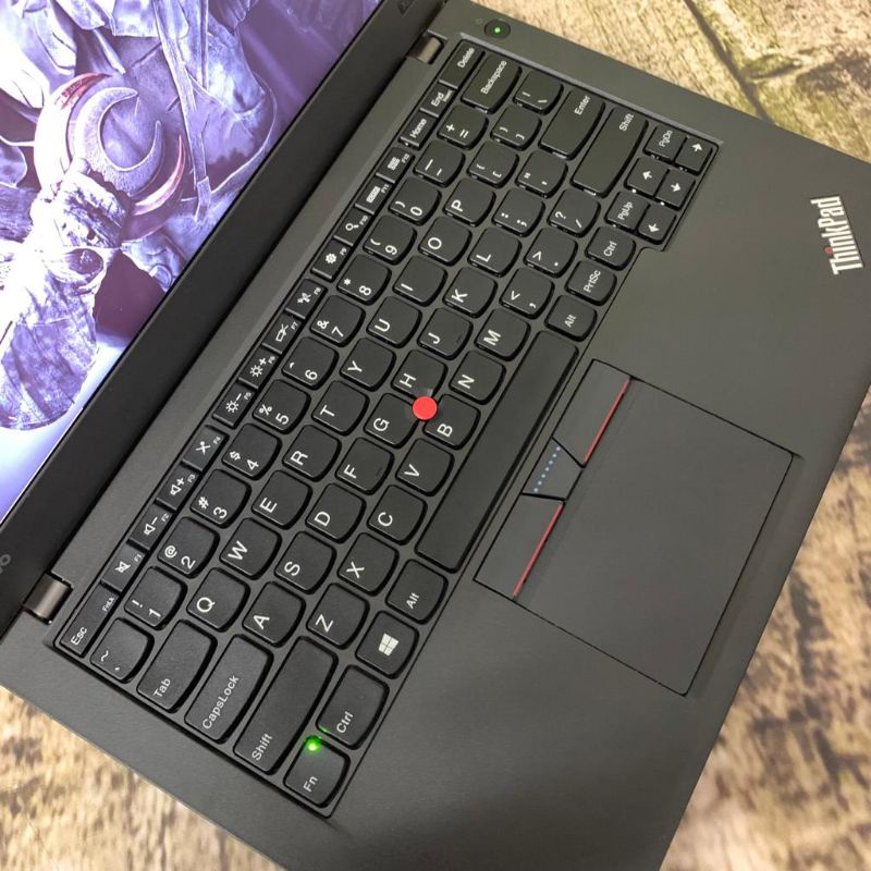 Lenovo Thinkpad X260 Core i5 Gen 6 RAM 8GB Bergaransi Like New