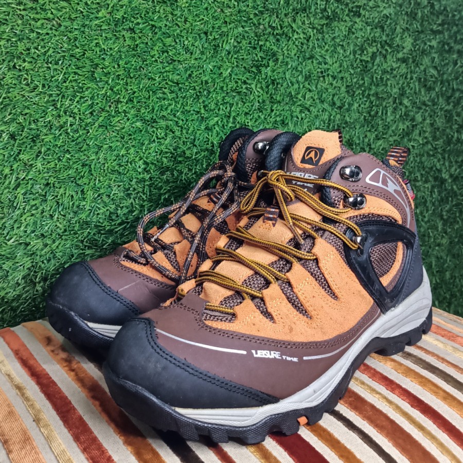 ❌SOLD OUT❌SEPATU GUNUNG SECOND SEPATU GUNUNG BEKAS LEISURE TIME SEPATU HIKING, Size 41,5-42 / 26,5 c