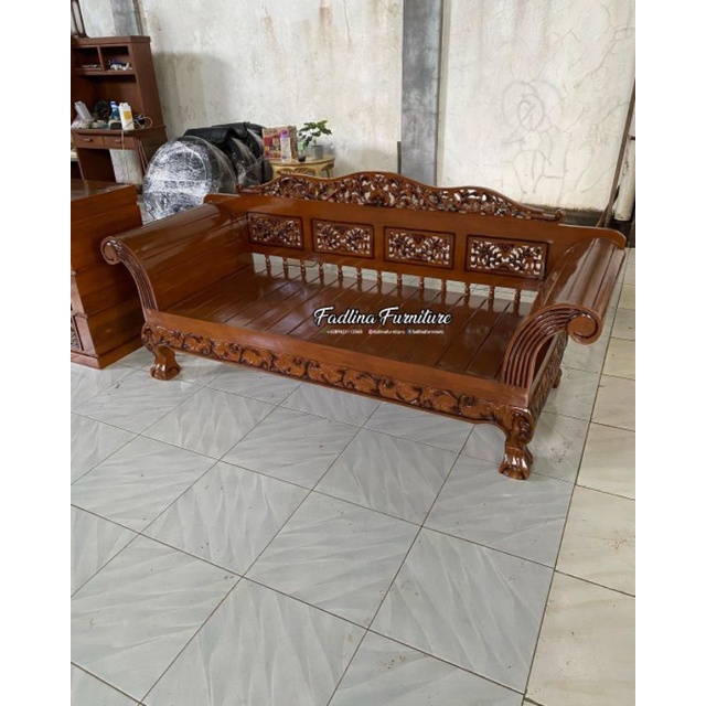 Bale-Bale Jati Kuku Macan