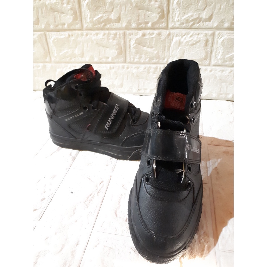 SEPATU SEKOLAH DALLAS RUNNER 02