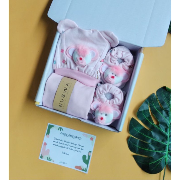 hampers bayi/hampers baby/kado bayi/kado melahirkan/baby gift set/kado bayi baru lahir/kado lahiran/kado bayi new born/parsel bayi/parcel bayi/parsel bayi murah/hampers/gift set baby/kado bayi laki laki/ kado bayi perempuan/kadobayi kembar/paket hampers-Jumsuit+topi+kk Girl
