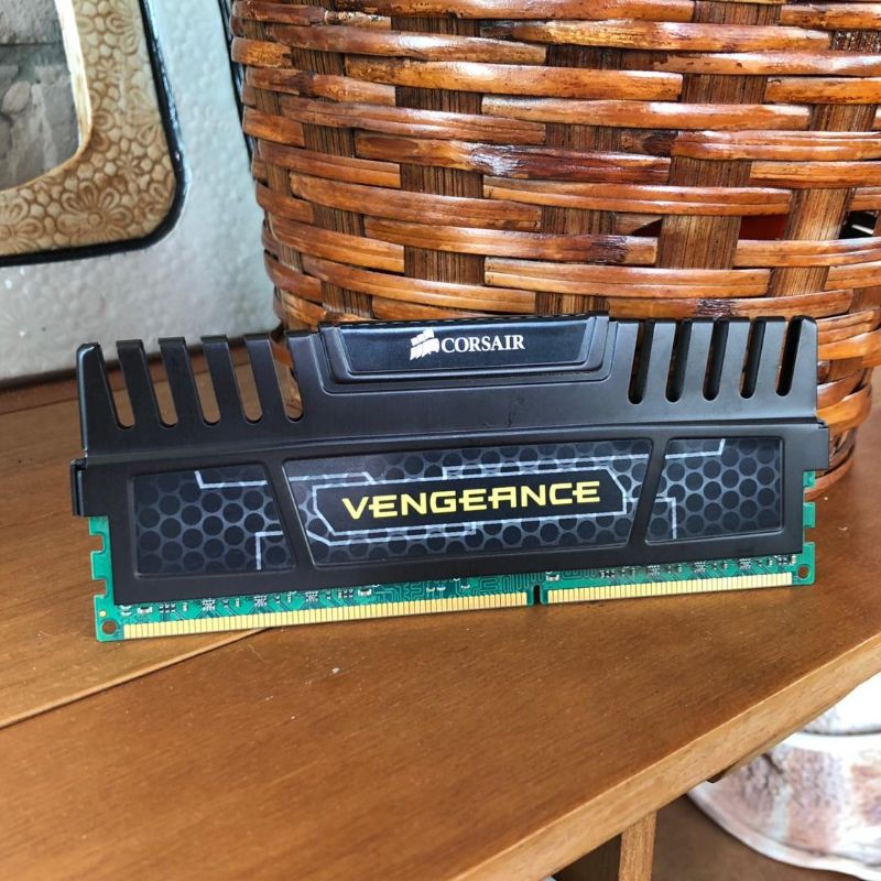 Corsair vengeance 8gb ddr3 ngebut adem
