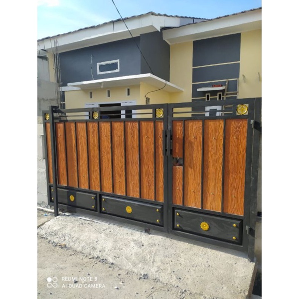 pagar besi hollow galvanis kombinasi GRC motiv kayu