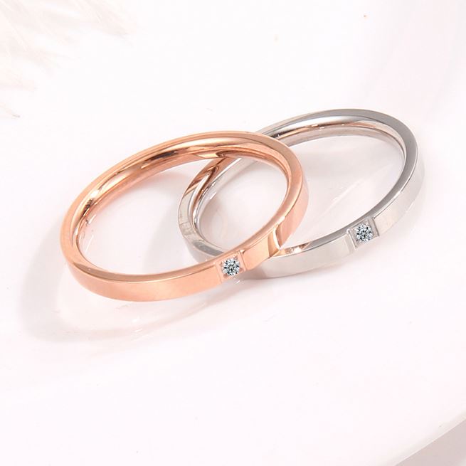 Cincin Titanium Couple Warna Silver dan Rosegold untuk wanita