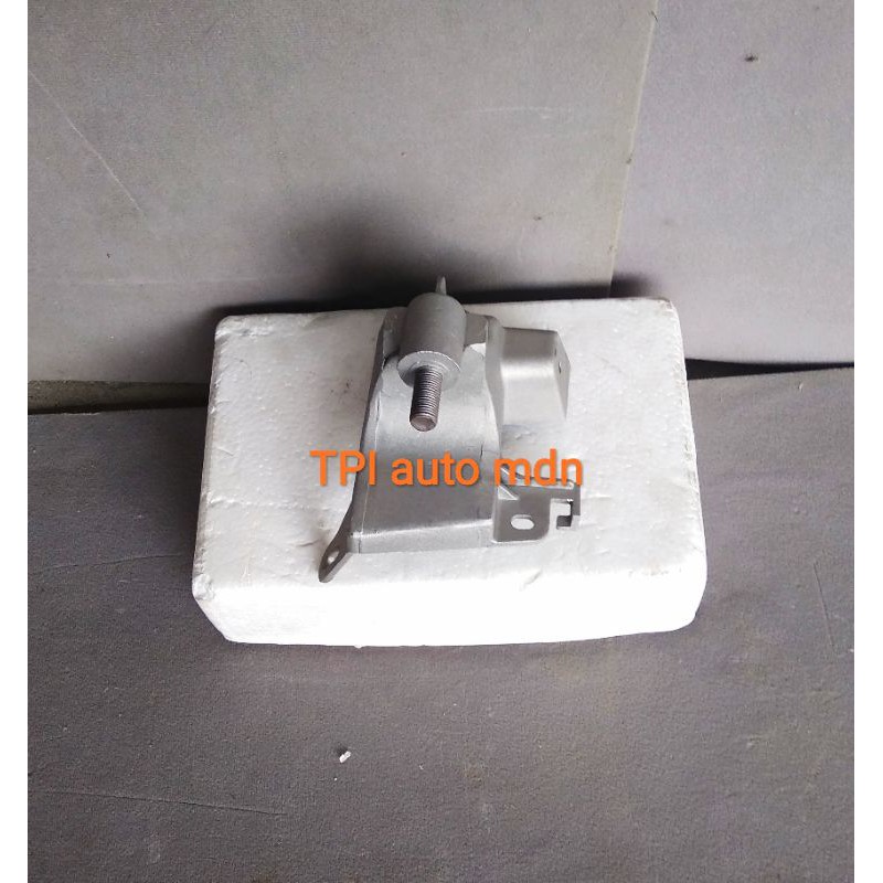 Tapak gagang spion Kiri bawah mobil truck Isuzu giga