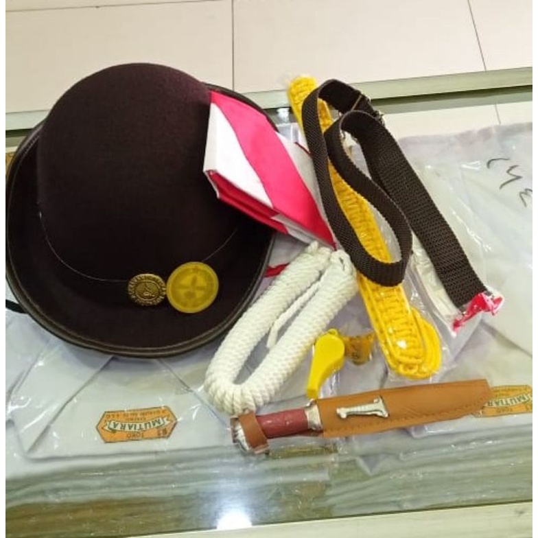 

Perlengkapan alat Pramuka lengkap, SMP, dan SMA wanita, super bagus berkualitas Ori!