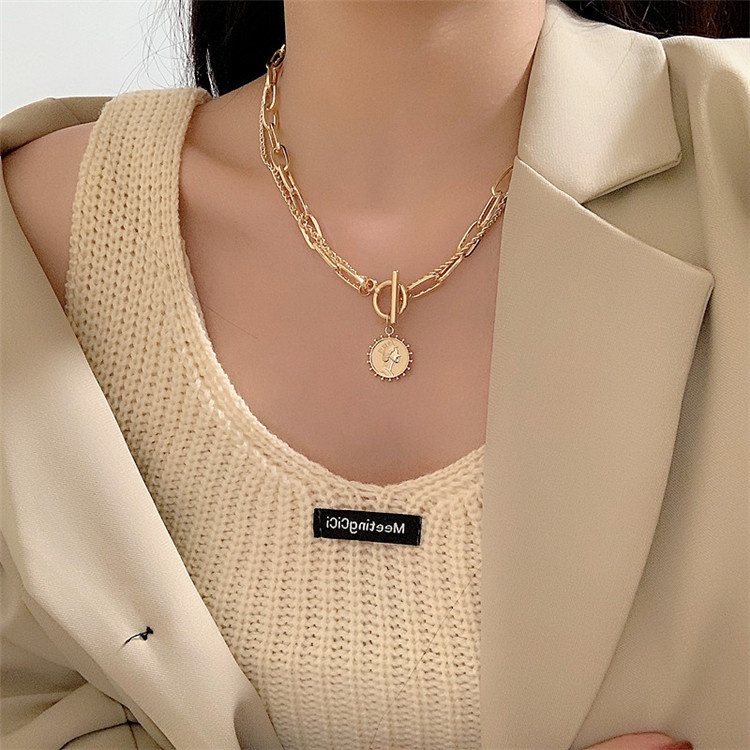 Kalung Choker Rantai Tebal Model Kunci Asimetris Warna Emas Untuk Wanita