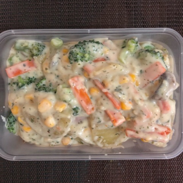 

Open PO Broccoli cheese with steamed potatoes and fresh vegetables