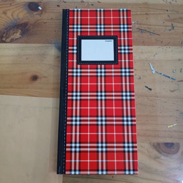 

Buku Baster Okey 100 lembar ( Motif Warna Random)