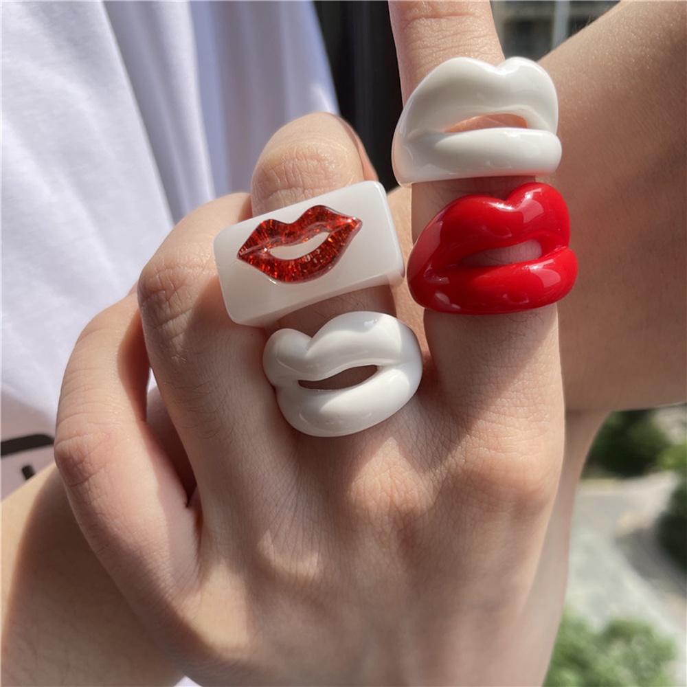 Needway  Transparent Finger Ring Vintage Lips Resin Rings New Punk Geometric Personality Square Acrylic Fashion Jewelry