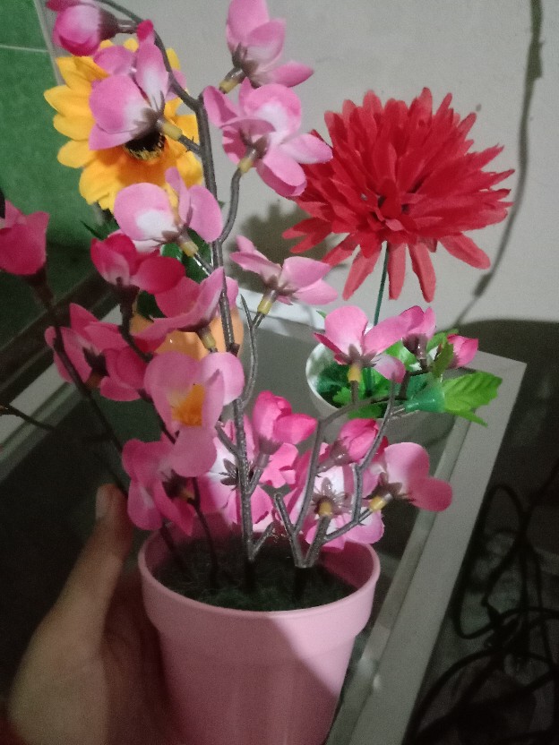 Pot D 8 Cm + Bunga Krisan Plastik /bunga Artifisial / Bunga Palsu