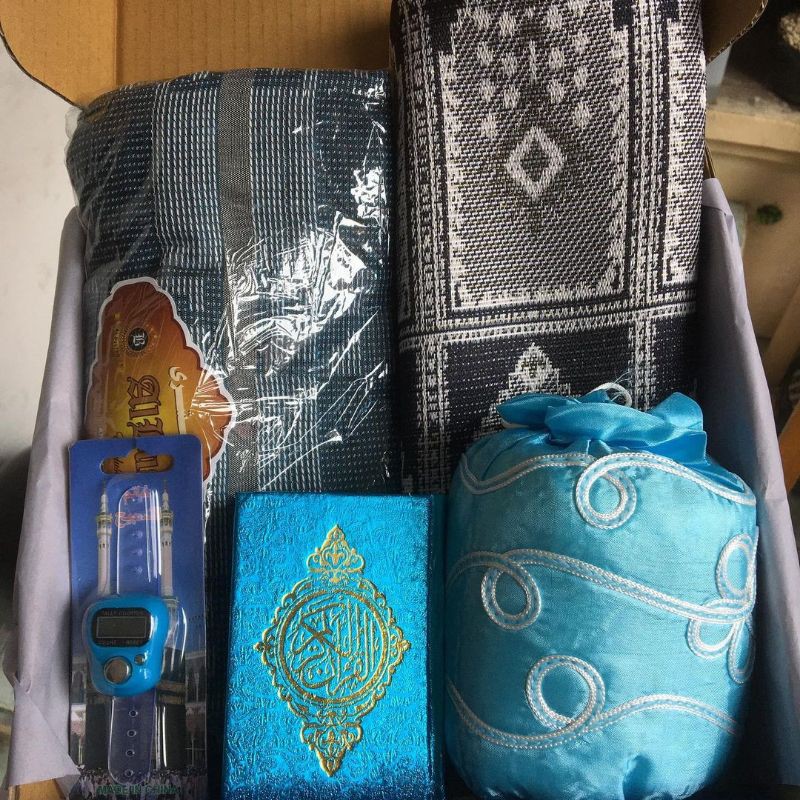 HAMPERS - Sarung, Sajadah, Tasbih Digital, Al-Qur'an, Mukena
