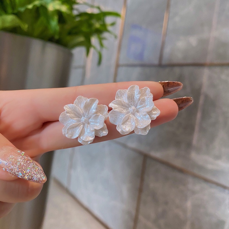 Anting Stud Desain Bunga Putih Gaya Korea Minimalis Elegan Untuk Wanita