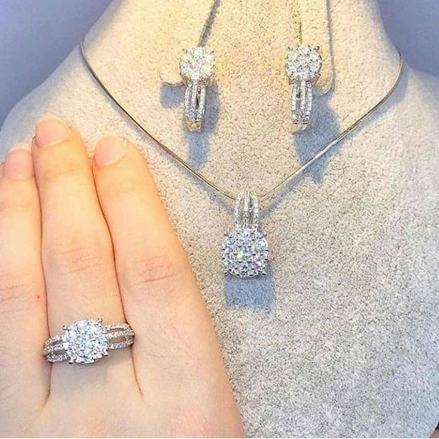 Set Perhiasan Berlian Medan