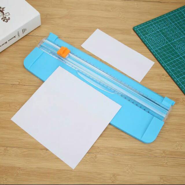 

Cutter pemotong kertas ( alat pemotong kertas )