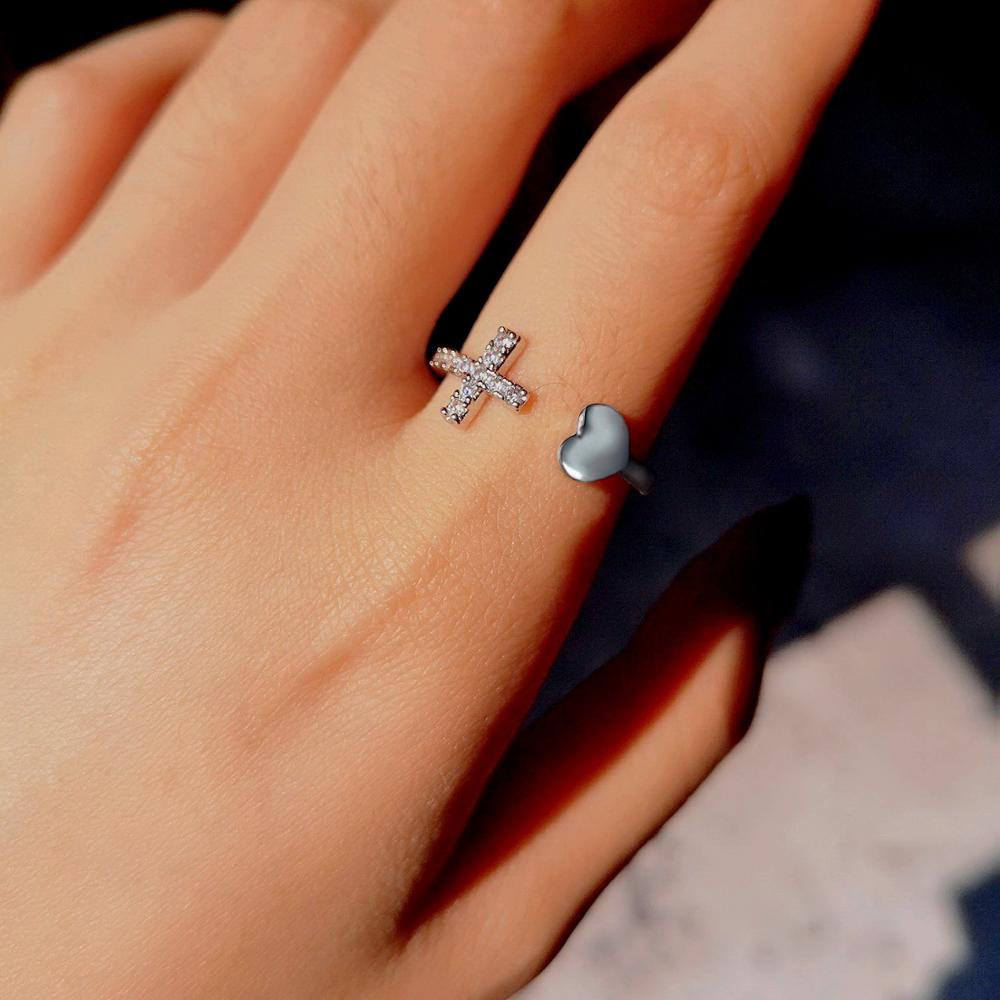 1pc Cincin Model Terbuka Adjustable Desain Salib Hati Asimetris Aksen Berlian Imitasi Warna Silver