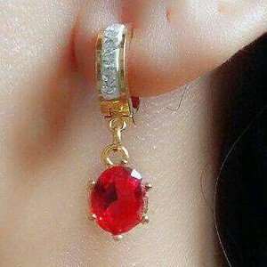 Anting gold titanium kristal merah