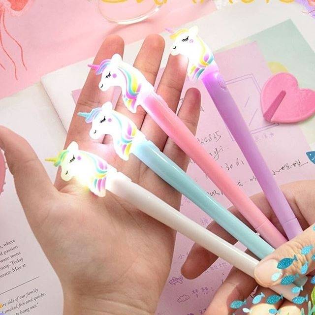 

Bolpoin lampu Pulpen Pena Unicorn Premium Tinta Gel Perempuan Anak Journaling Tipis Karakter Pink Pastel Kado Anak Perempuan Alat Tulis Tempat Pensil Sekolah Back To School