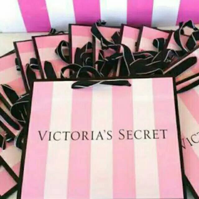 

Paperbag Vs/Victoria secret paperbag