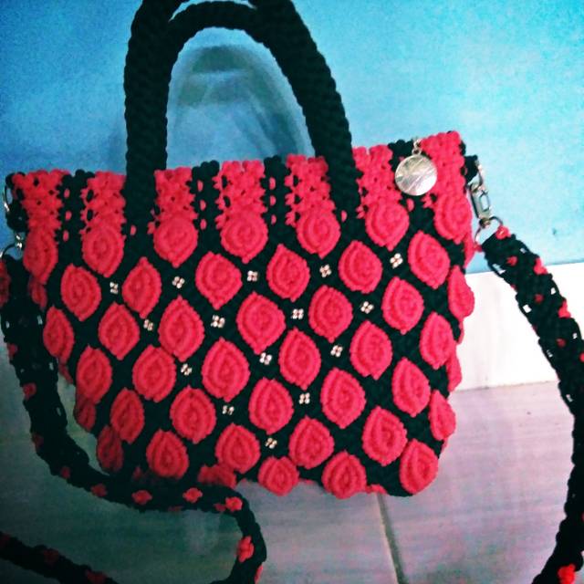 Tas tali kur untuk kepesta