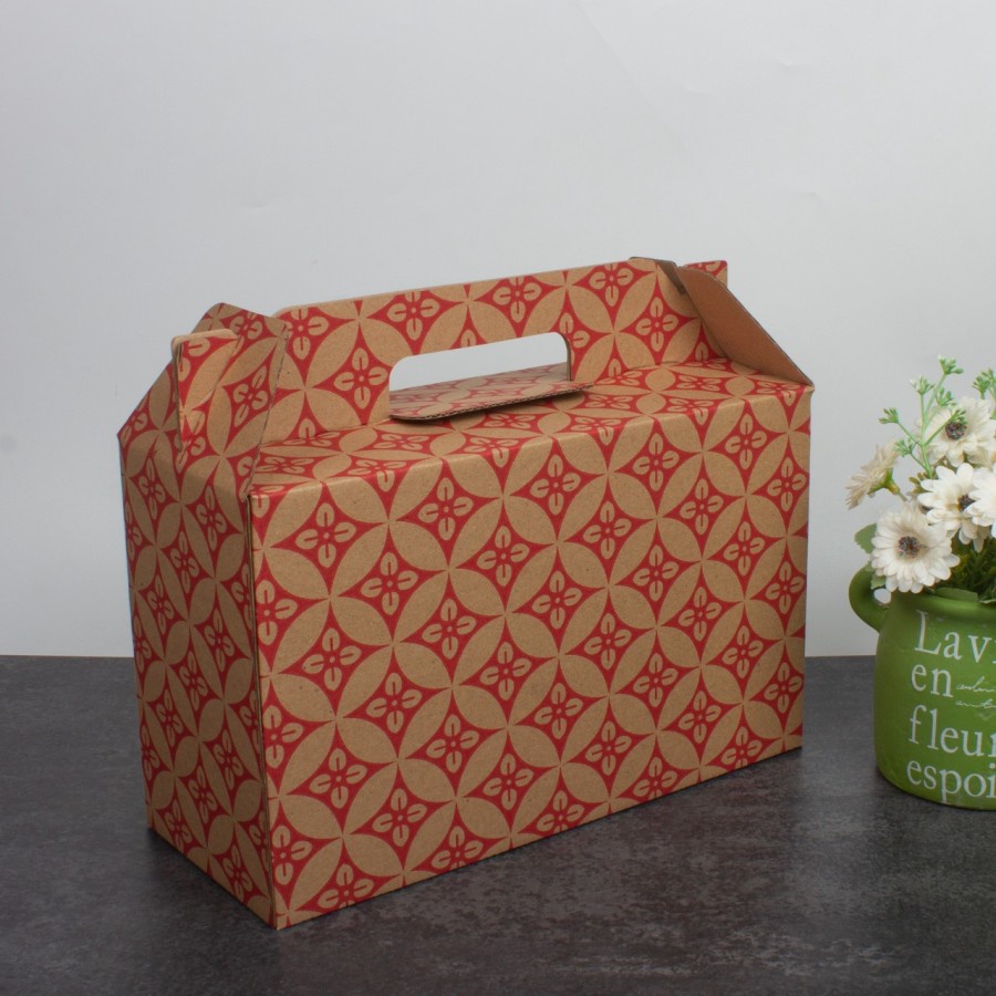 

Dus Jinjing Die Cut Box Packaging Hampers Merah Batik Kardus Tenteng Kemasan Souvenir Ukuran 34x26x23 cm