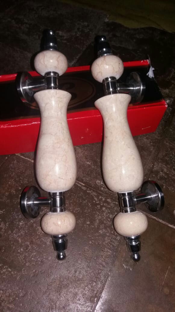 Handel Pintu Marmer Putih Crom