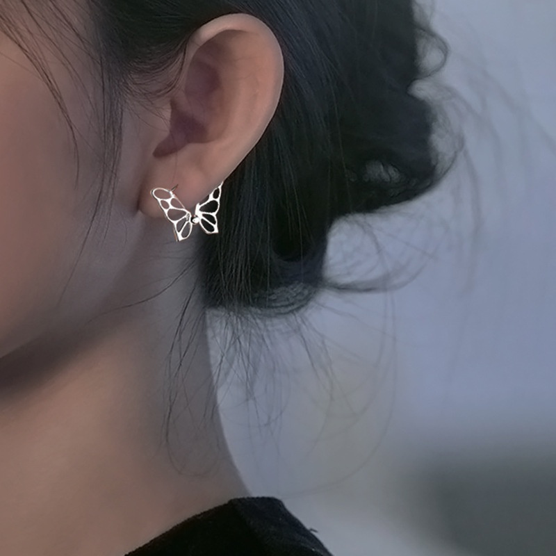 Anting Hoop Bentuk Butterfly Model Hollow Untuk Aksesoris Telinga Wanita