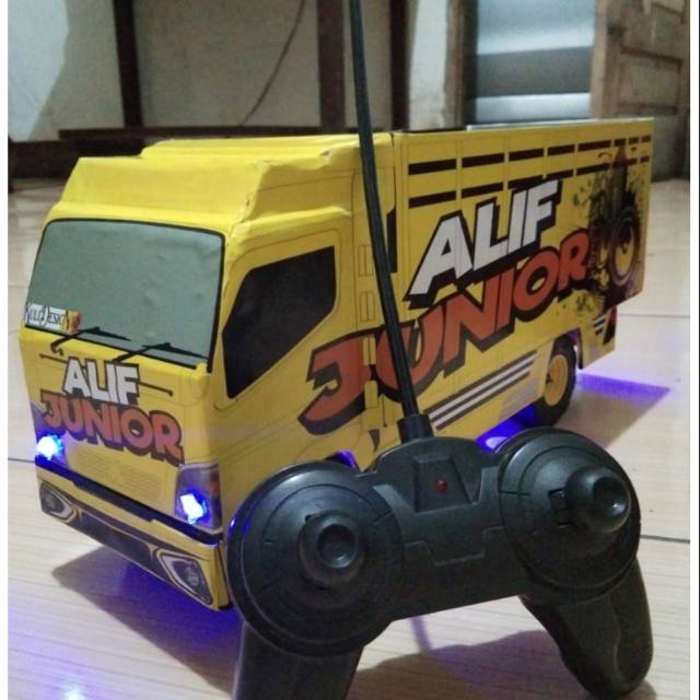 Miniatur truk REMOT