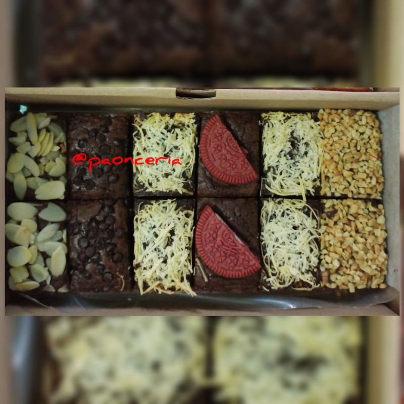 

Fudgy brownies | size S 12 potong