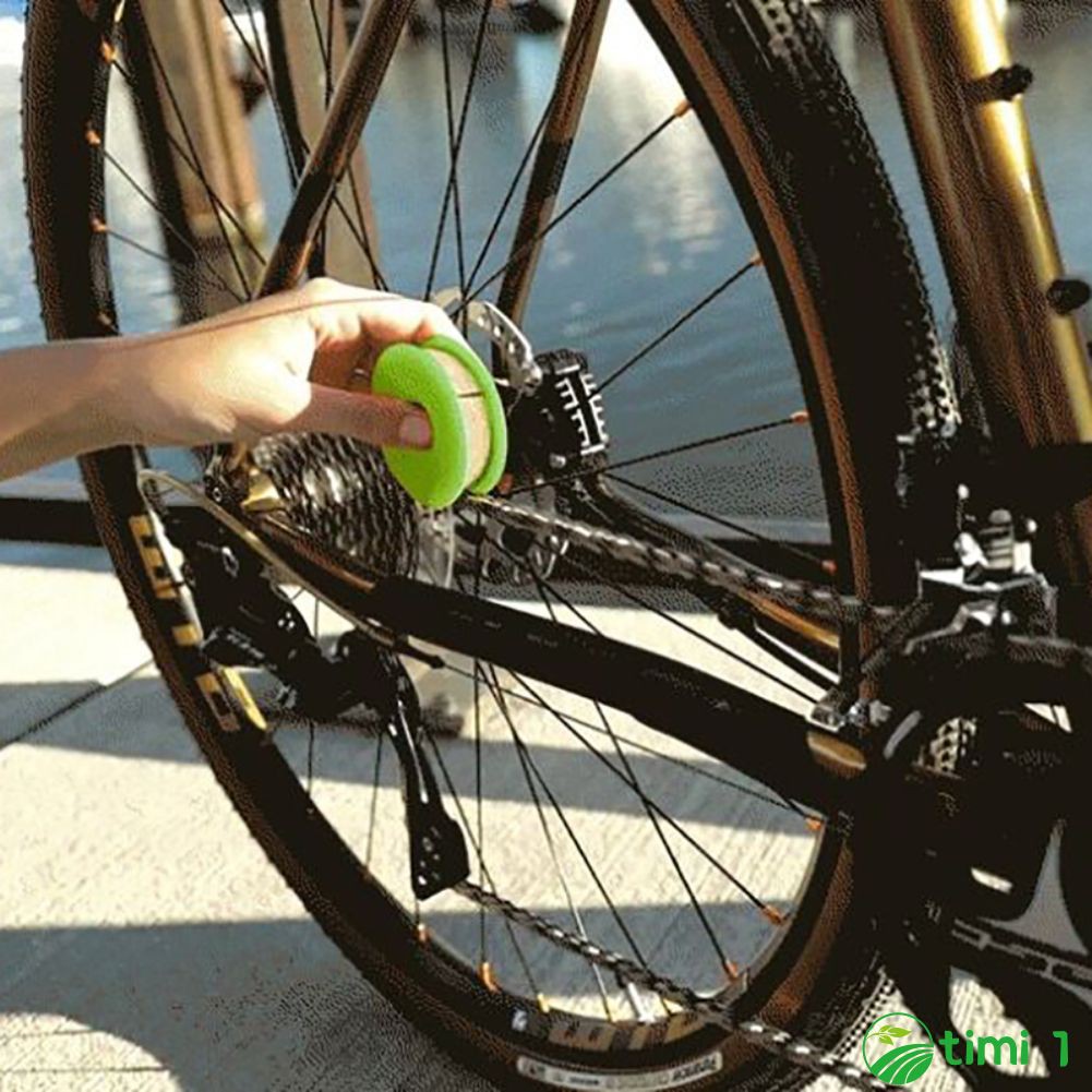 cleaning bike chain and gears