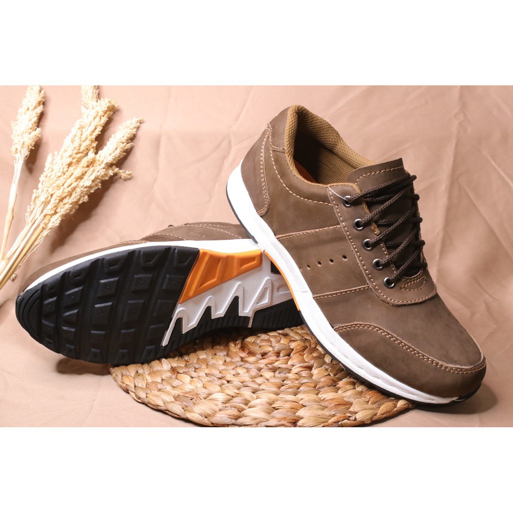 SEPATU SNEAKERS KULIT ASLI SEPATU SNEAKERS FOOTAGE KULIT LAKI - LAKI FASHIONABLE