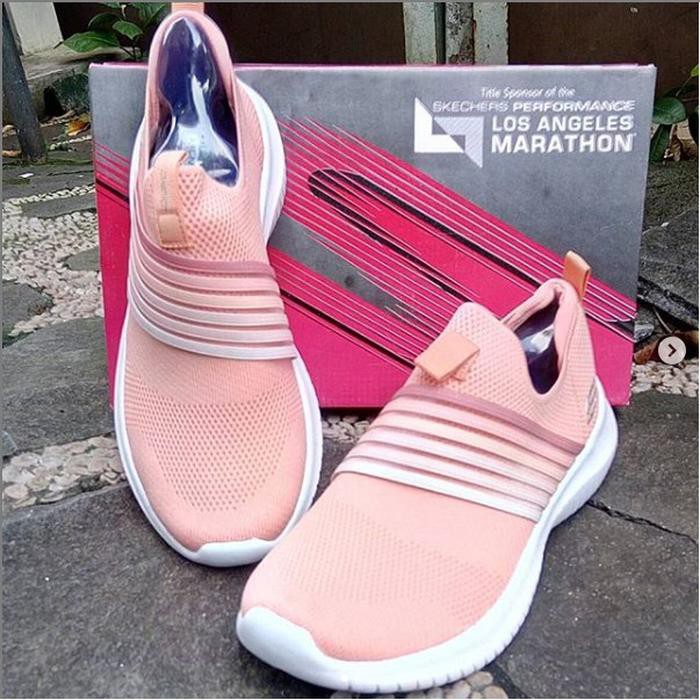 SEPATU OLAHRAGA WANITA SKECHERS BRIGHTFUL DAY ORIGINAL SHOES