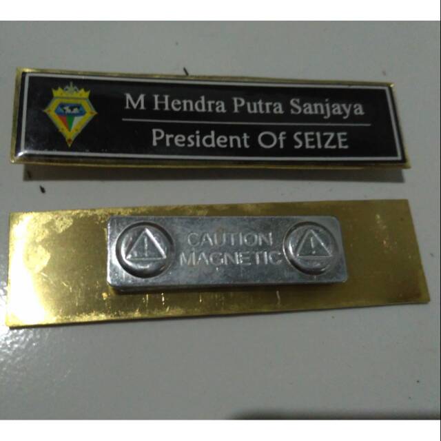 

Nama Dada atau name Tag Kuningan Magnet