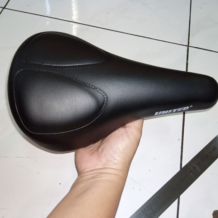 Sadel / jok sepeda anak 16 atau 12 United
