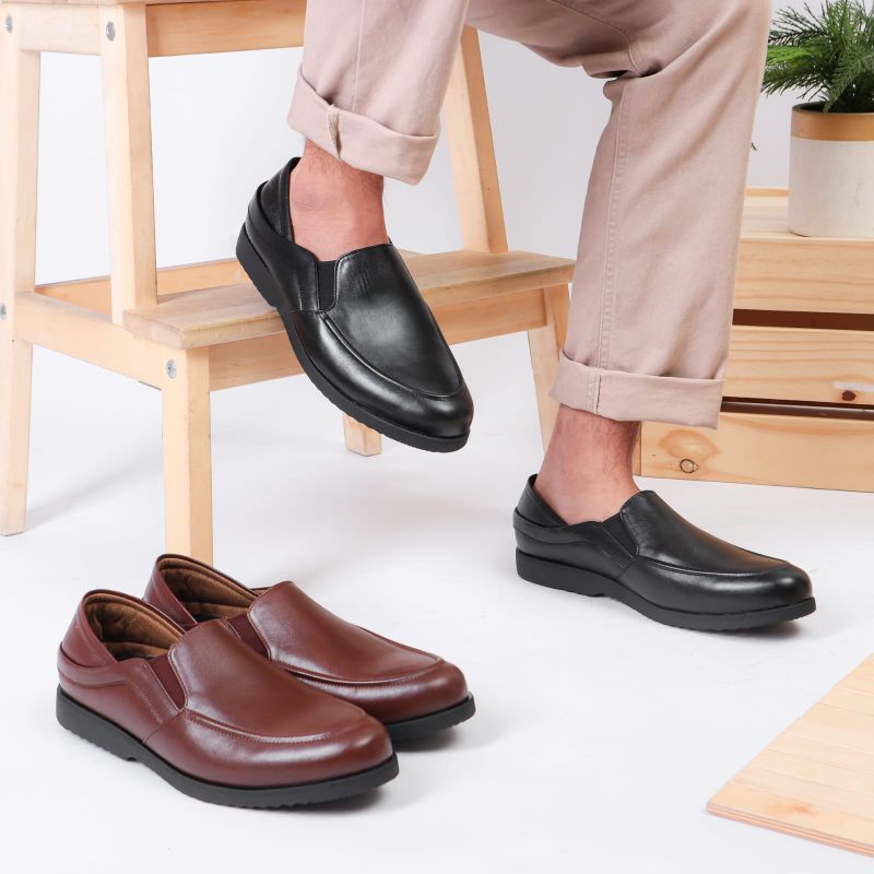 Sepatu kerja pria sepatu slip on kulit asli sepatu pantofel model kamaru