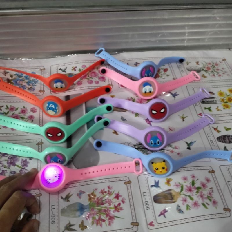 Gelang anti nyamuk LED