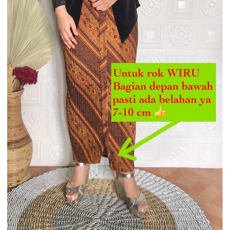 Rok plisket parang hitam strip putih coklat dan kemeja/ couple / sarimbit / rok langsung pakai no ribet