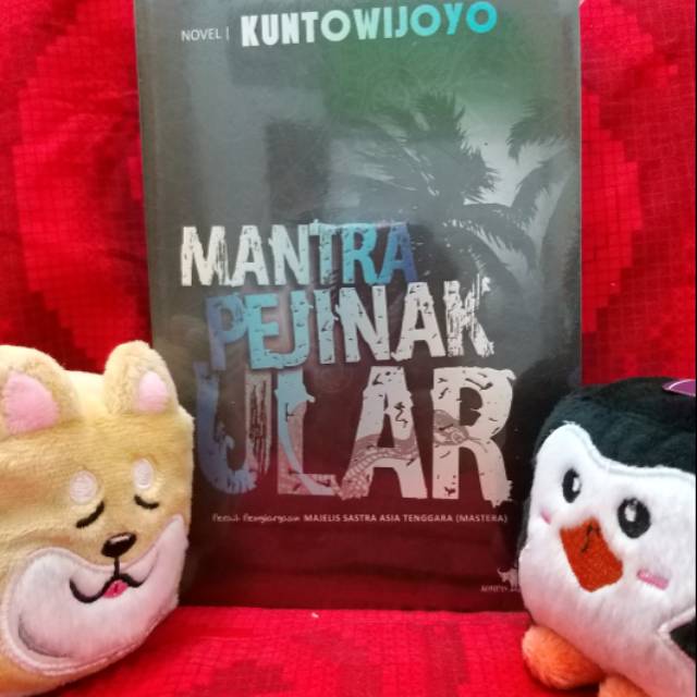 Novel Mantra Penjinak Ular