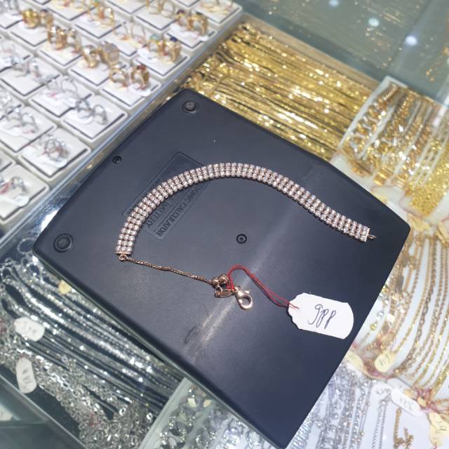 Gelang emas 750  rosegold mewah dan elegan bisa di serut