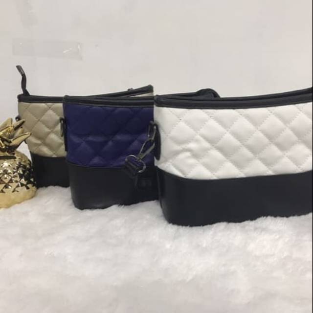 Tas sling bag yg banyak di gunakan para artis kekinian