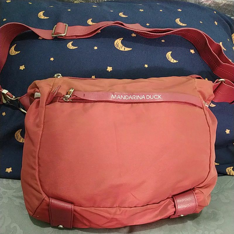 Sling bag Mandarina duck preloved lengkap gantungan kacanya