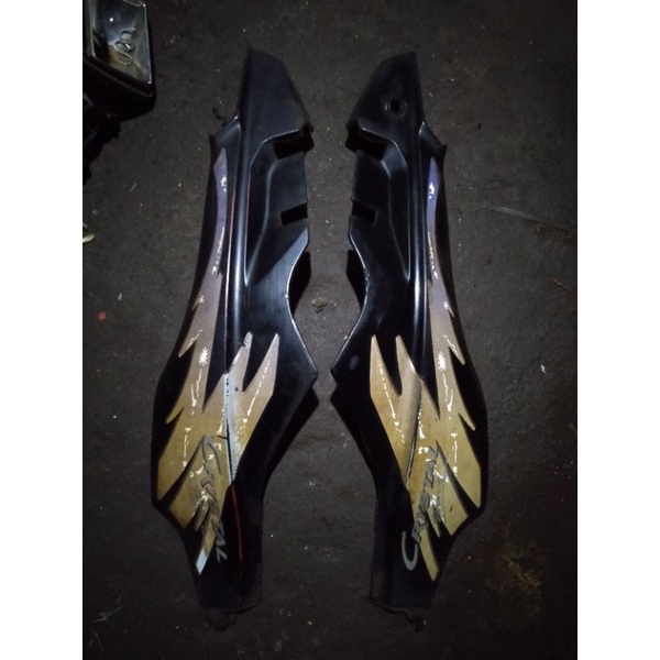 body belakang bagian samping suzuki crystal tune