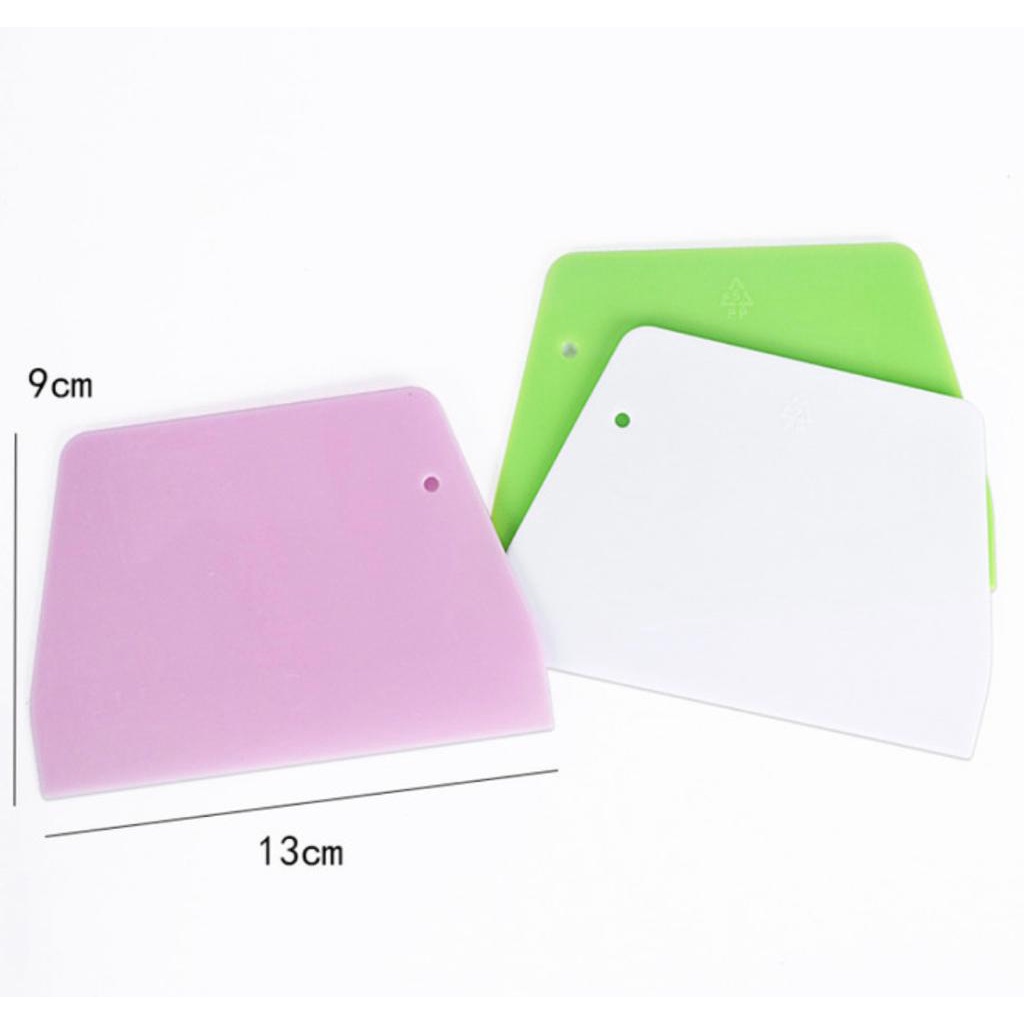 Scraper / Pemotong Adonan Kue / Plastic Cutter / Pisau